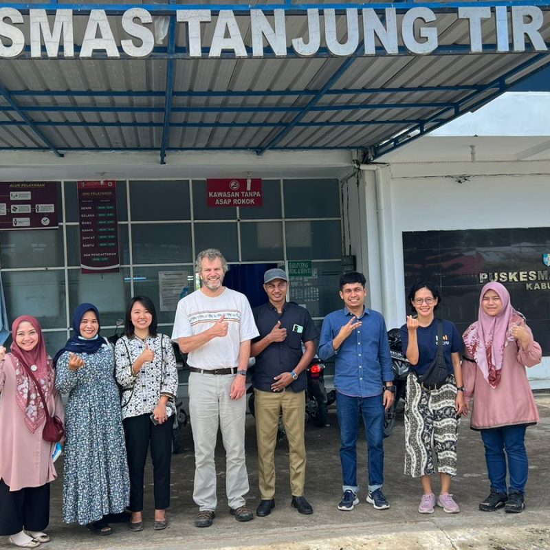 kunjungan Prof J Kevin Baird ke Puskesmas Tj Tiram